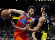 步行者三巨头联手，助攻爆棚得分突破，引发争议冲击季后赛！的简单介绍